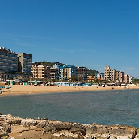 Zara D'Amare A Pesaro 10 Metri Dalla Spiaggia By Yohome Buitenkant foto