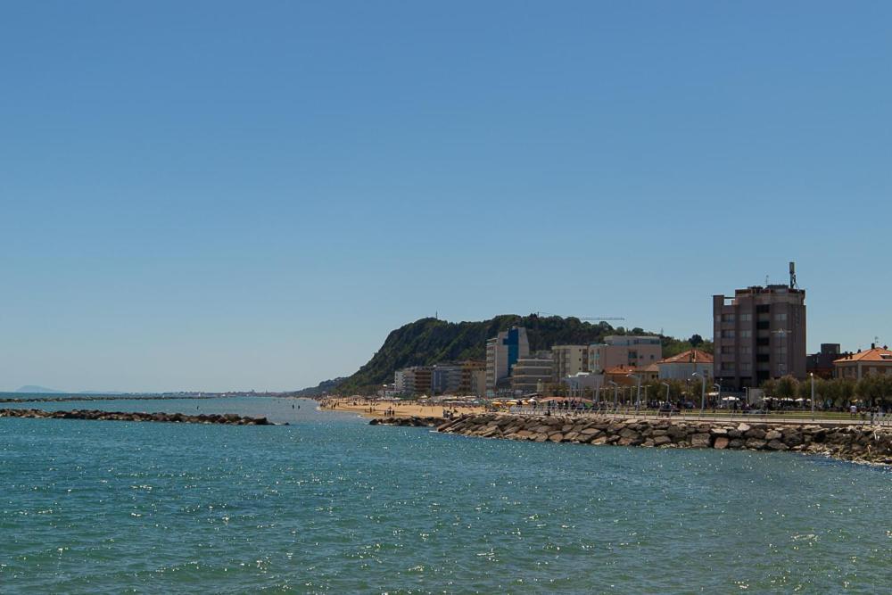 Zara D'Amare A Pesaro 10 Metri Dalla Spiaggia By Yohome Buitenkant foto